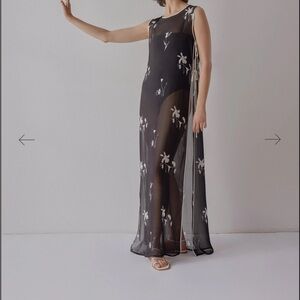 Chic Black Floral Maxi Dress